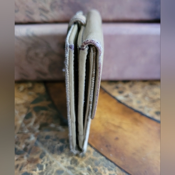 Gucci Beige and Brown Women's Bag - Picture 4 of 8